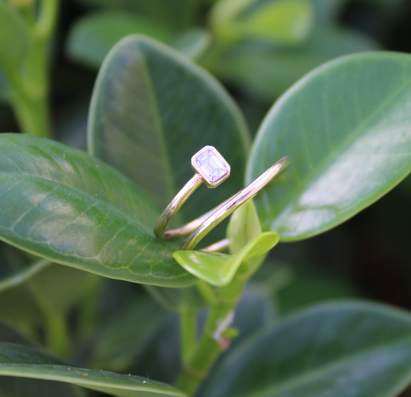 Spiral Diamond Bezel Ring